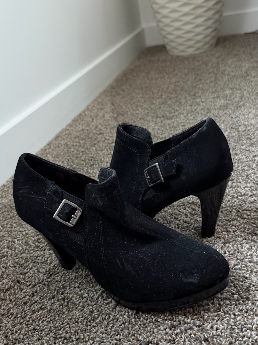 FIONI Black Suede Buckle Heeled Booties